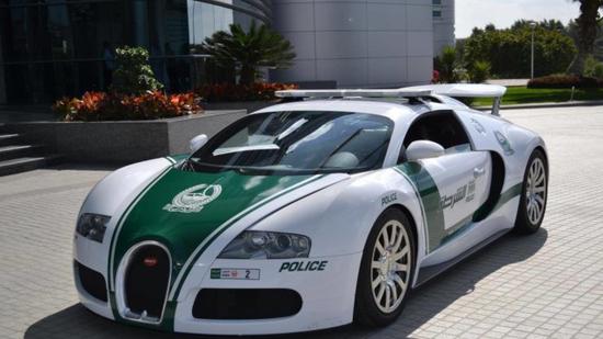 迪拜街头的布加迪威龙警车